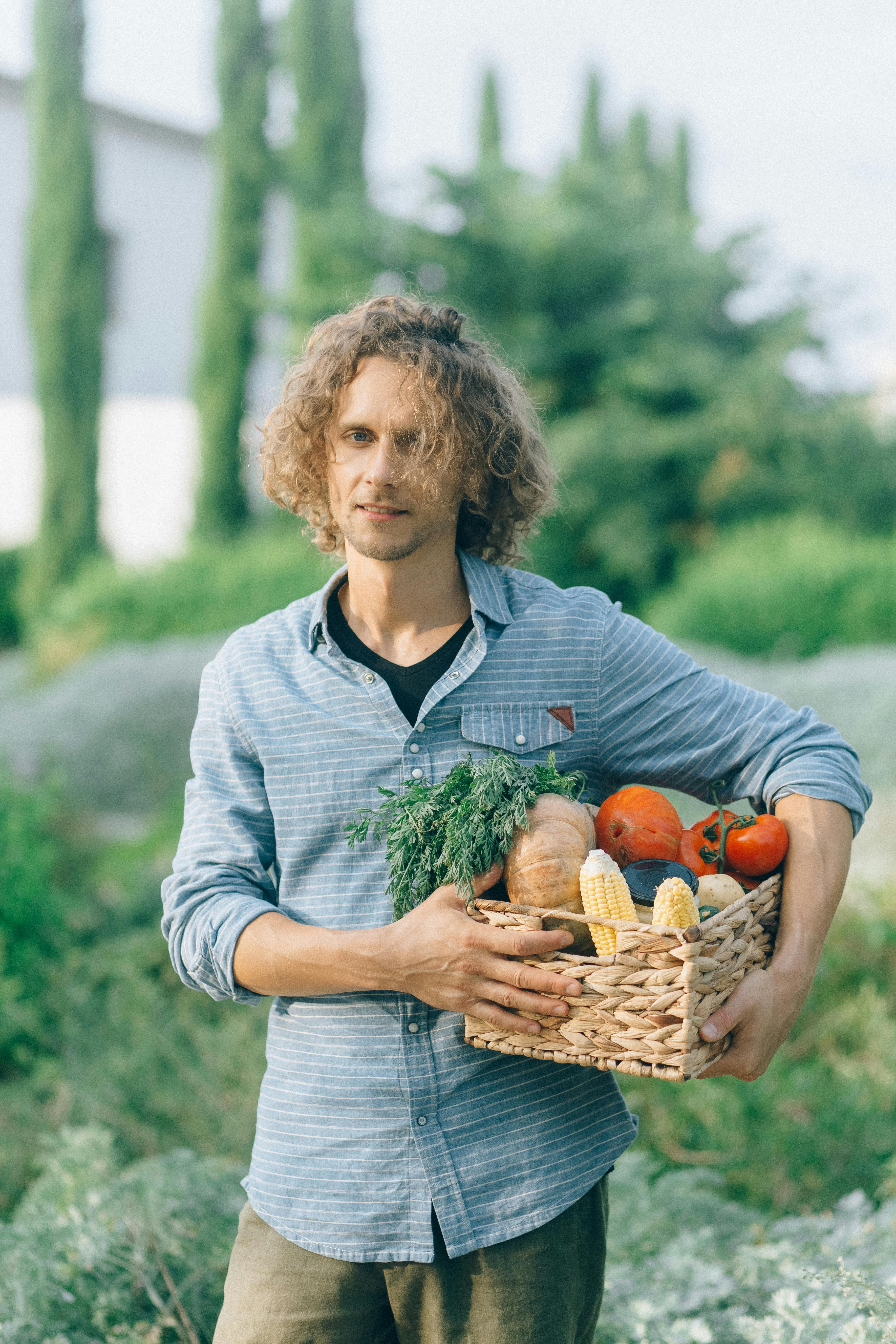 Man koopt voeding bij locale producent